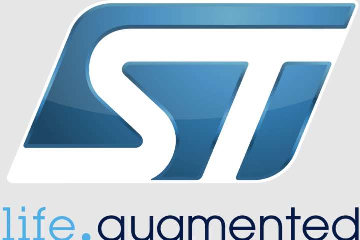 Investire su STM a sconto sui multipli