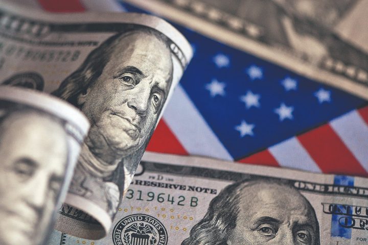 Dollaro ai massimi da fine maggio