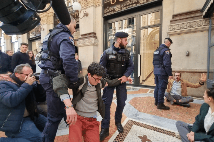 Proteste contro Cracco