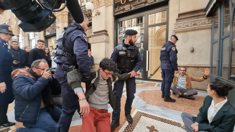 Proteste contro Cracco