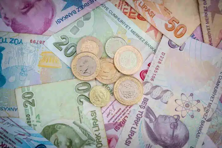 Lira turca attesa debole anche in futuro