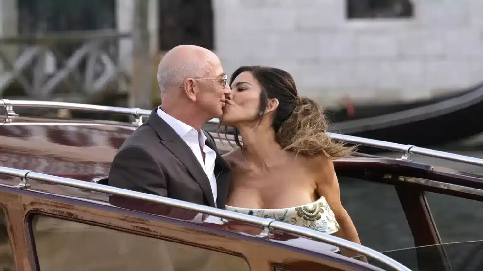 I no Bezos sono lo specchio dell'ipocrisia