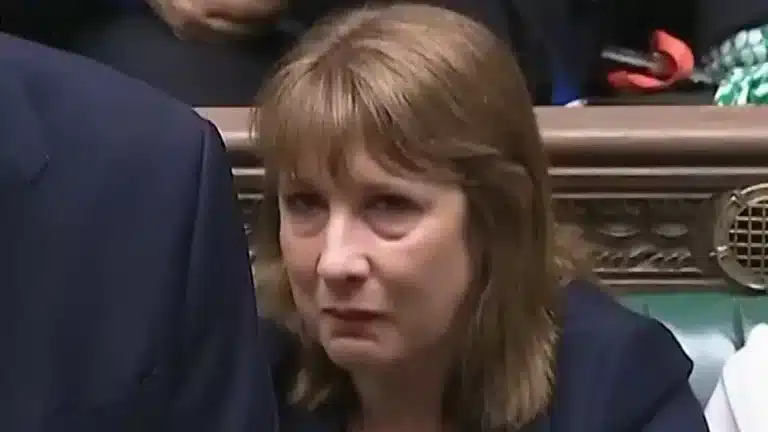 Crisi sterlina e Gilt su tensioni nel governo Starmer