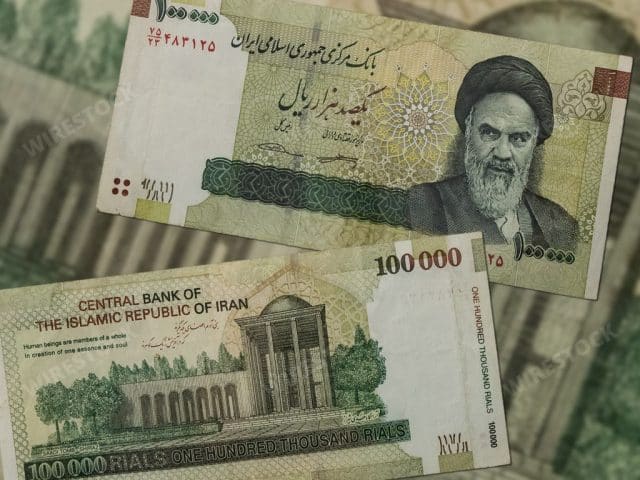 Banconote in Iran con 4 zeri in meno