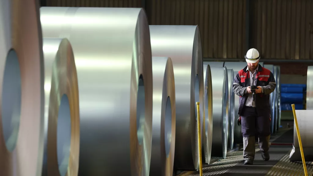L'UE aumenta i dazi sulle importazioni di acciaio