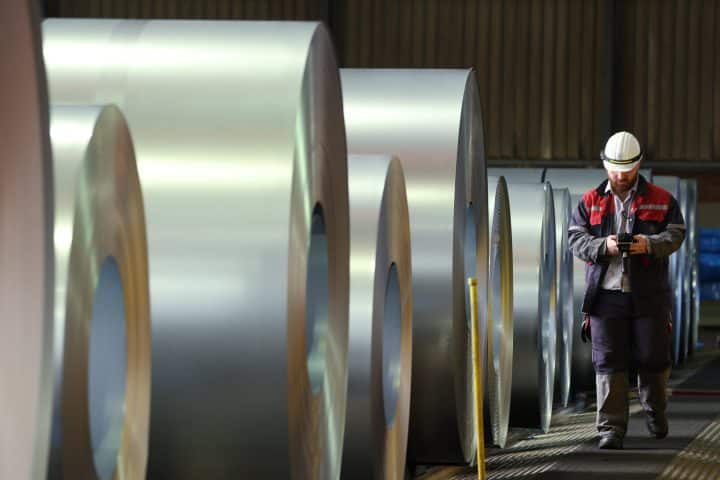 L'UE aumenta i dazi sulle importazioni di acciaio