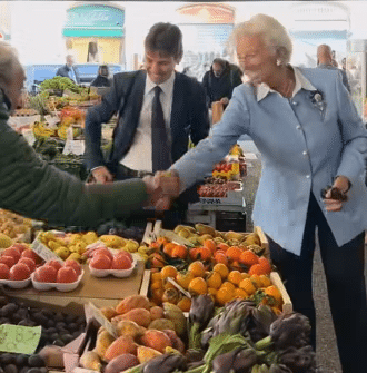 Christine Lagarde al mercato della frutta a Firenze