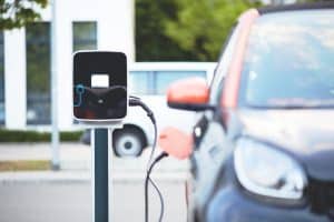 Le accise resteranno anche con le auto elettriche, ecco il sistema di riscossione escogitato a Londra