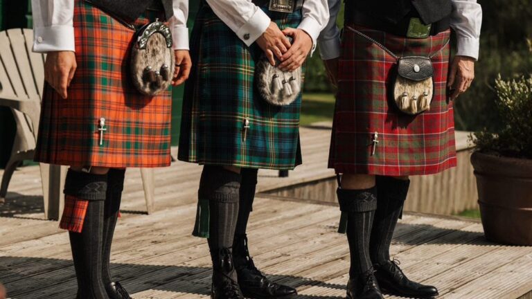 Primo "kilt" bond della Scozia