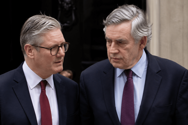 Il ritorno di Gordon Brown con la crisi nera di Keir Starmer